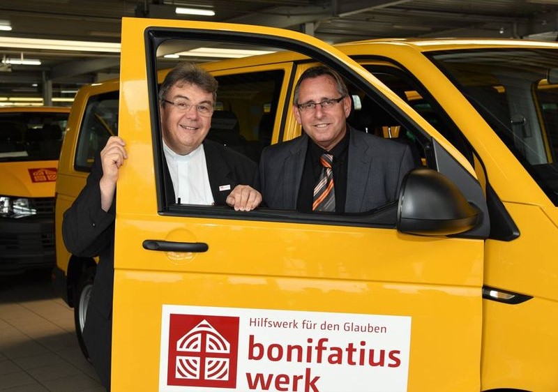 Im Bild von links: Monsignore Georg Austen, Michael A. Lencz. Foto: Sr. Theresita M. Mller